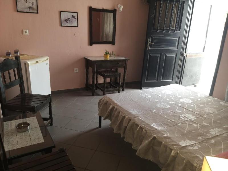 Hotel Koralli Kamári Esterno foto